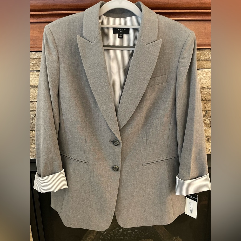 NWT TAHARI ASL NOTCHED TWO-BUTTON BLAZER